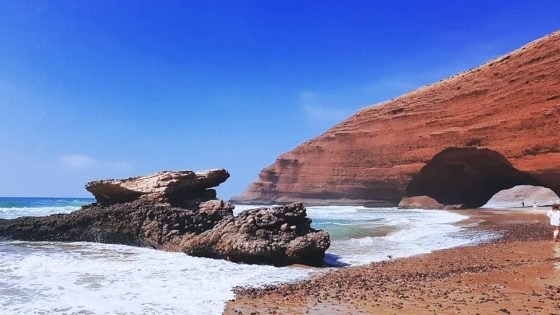 شاطئ “الكزيرة”.. قبلة سياحية متميزة للباحثين عن زرقة المياه